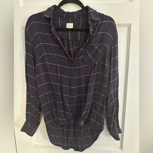 Size small navy plaid flannel